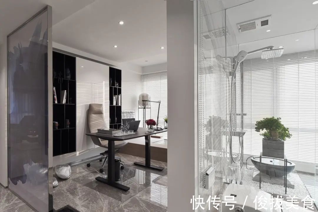 优雅|180㎡现代简约,卫生间用玻璃墙?设计太大胆!是否有点奔放?