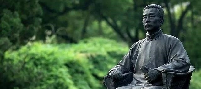 中学生@仰慕过丰碑并从丰碑下走过的少年,差不了,中学生不能不读鲁迅