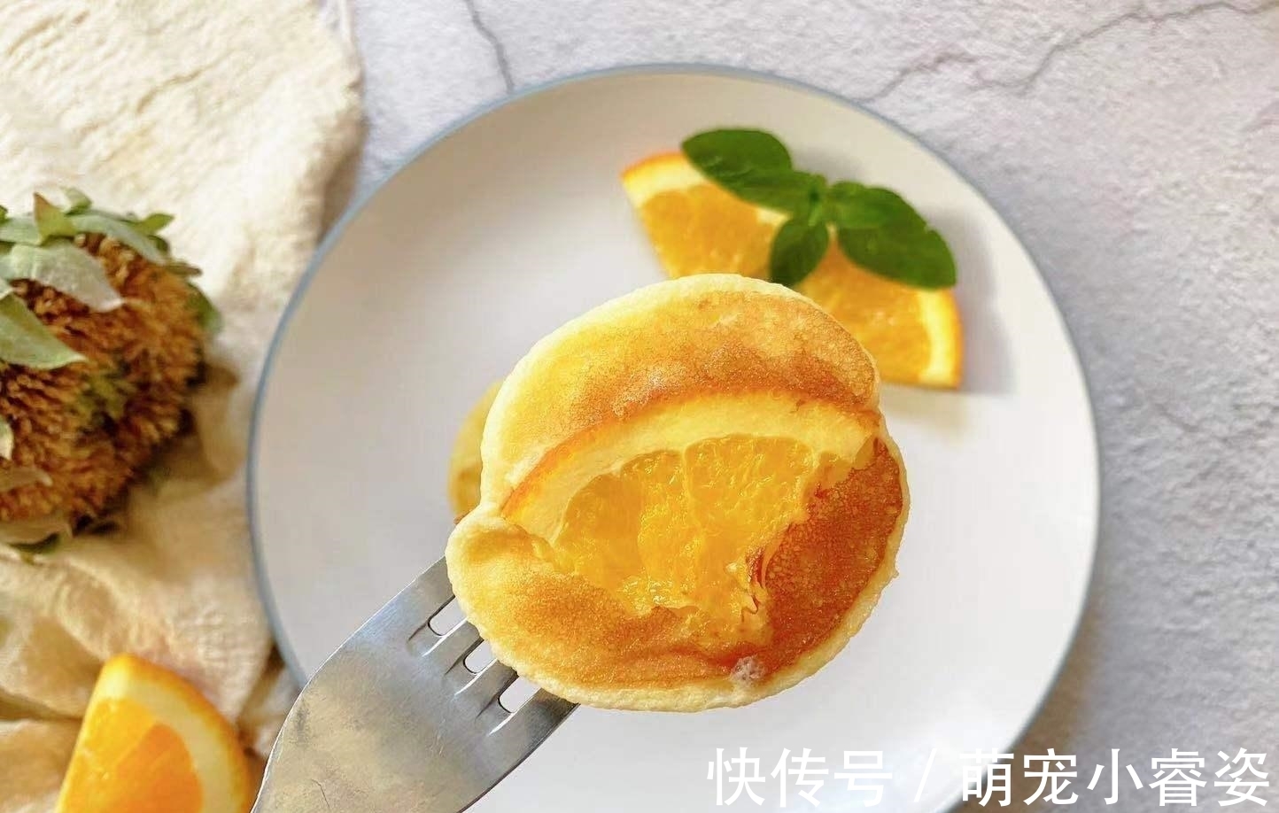 打蛋器|一出锅我家娃就急着要吃!味道酸甜,蓬松绵软,一口平底锅就能做