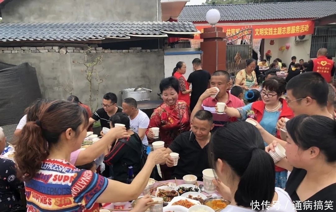 幸福满满！眉山两位半百老人的特殊婚礼