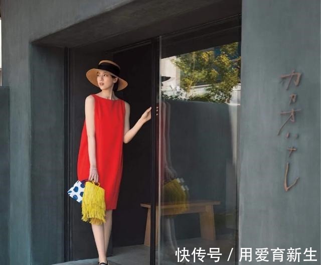 夏日 日杂分享的夏季“花样”穿搭，巧用色彩，穿搭出不同的夏日风情！