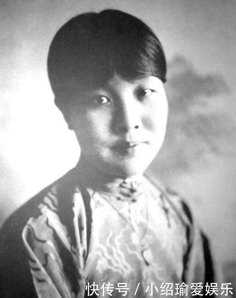 林徽因嫌弃她,张爱玲不待见她,而她却活成了童话中的模样