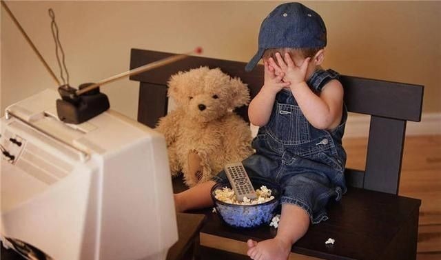 宝妈|婴幼儿能不能看电视?国内外的研究很明确,家长照做即可