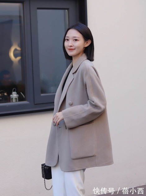 气质|再冷也不能乱穿衣,气质女性给自己买这4件外套吧,时髦有气质!