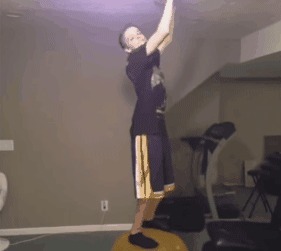 |搞笑GIF:姜还是老的辣啊,看看人家这下手真是稳准狠