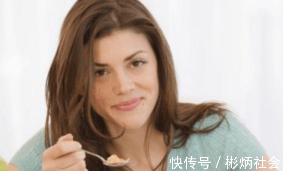 怀孕期|女性怀孕期有顿饭要少吃,既让胎儿不舒服,又让其“长肉部长胎”