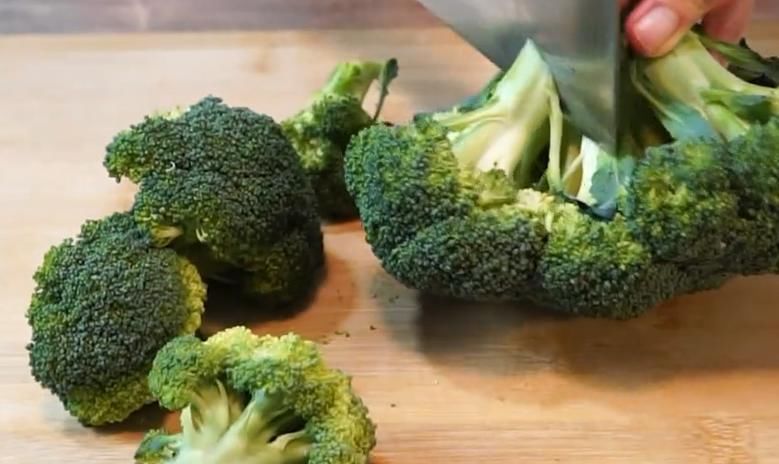 美味|西蓝花最简单的吃法,最大限度的保留西蓝花的营养,鲜香美味