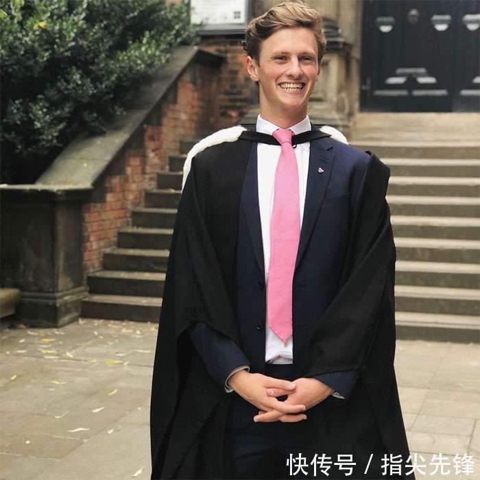 100块把土鳖宅男变鲜肉超模,英国俩沙雕小哥把时尚圈玩坏了