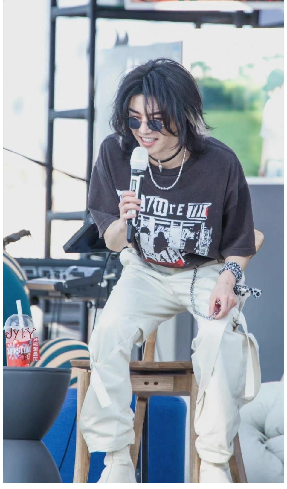 华晨宇连续九年在湖南卫视跨年……