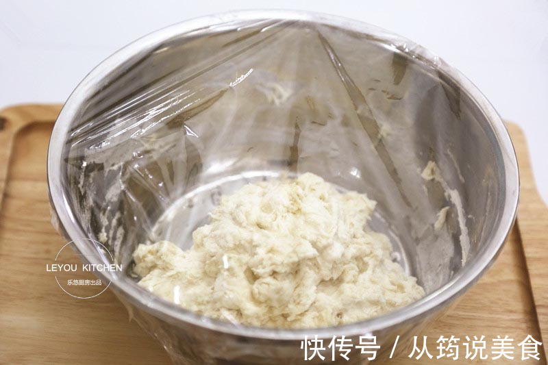 烙饼干硬那是方法不对,试试这种,用凉水和面,照样软软的