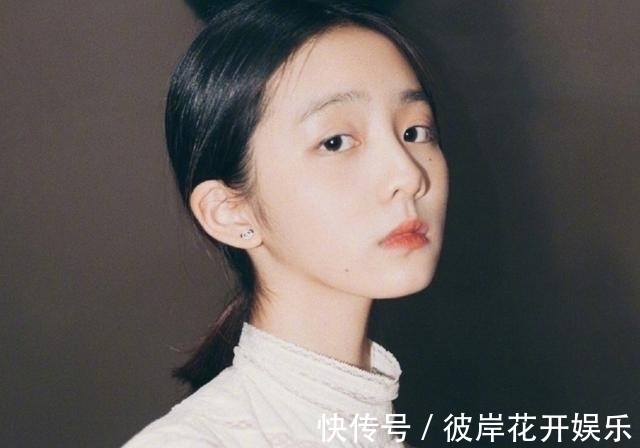 黄磊|黄多多晒浴袍美照，抑郁文艺风格很像黄磊，谁能想到才15岁