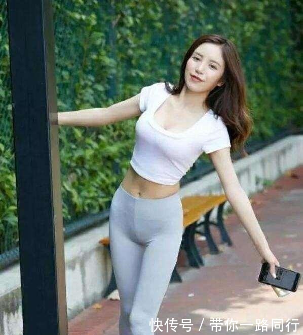 牛仔短裤 黑色个性短袖搭配牛仔短裤,轻便舒适,日常经典百搭!