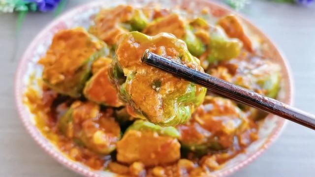 用莲藕做青椒酿，营养丰富，口感更独特，好吃又营养，下饭太香了