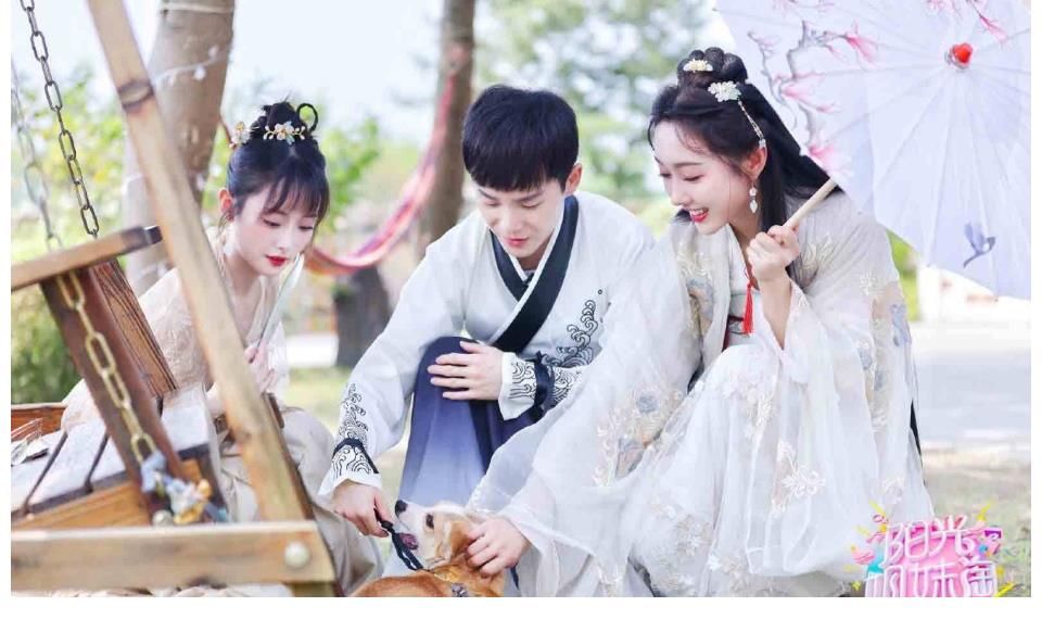 王路晴新综艺《阳光姐妹淘》今日开播 与闺蜜宣璐入住阳光小屋