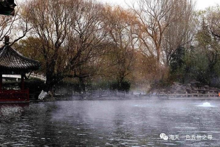 百脉泉|雪泉共舞，百脉氤氲：泉城第一场雪，百脉泉飞花穿庭，盛雪芳华