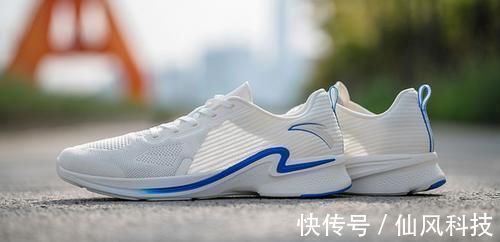 氢跑|性能在线、出街有面:不会选错的国产跑鞋,400的预算就能拿下!