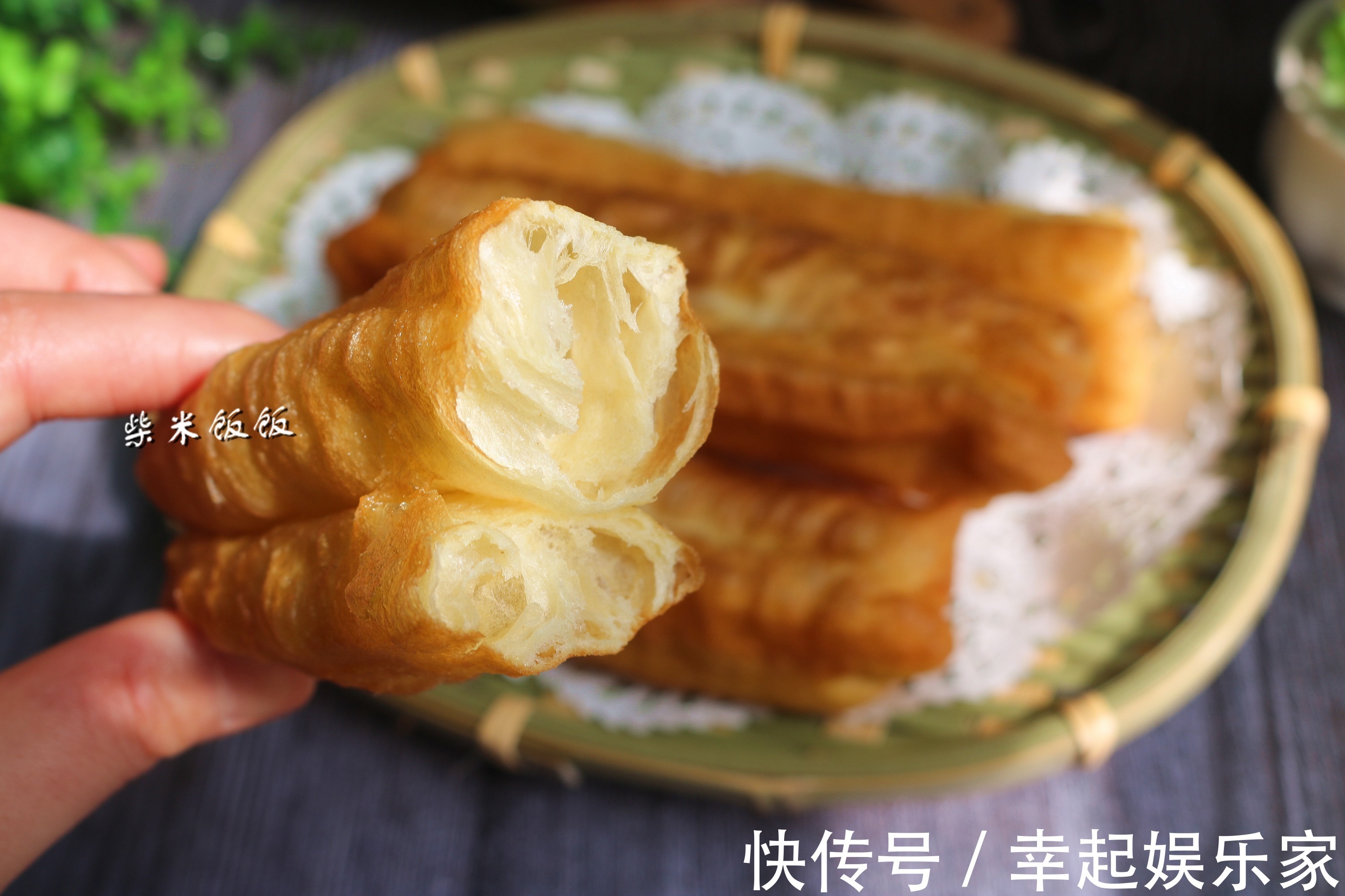 炸油条,到底需不需要酵母油条老板告诉你配方,和买的一个味