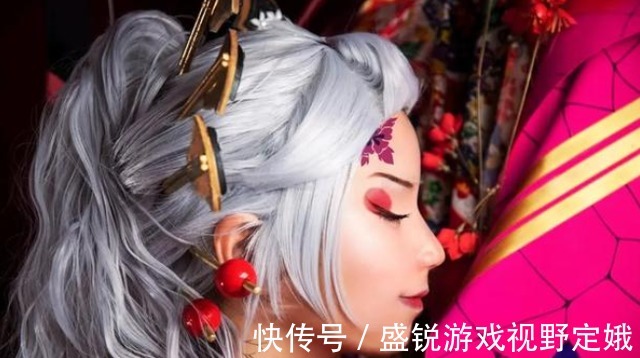 小女孩|鬼灭之刃,六岁萝莉cos堕姬引发争议,父母解释牵强,行动已证明