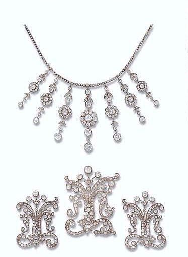 “冠冕”与“皇冠”有什么不同28顶古董冠冕,讲述欧洲贵族头顶上的百年奢华