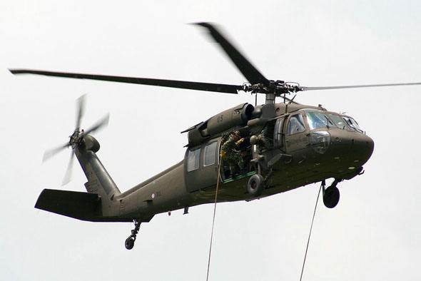 直升机是靠螺旋桨带动的,为何把桨叶架起来却经不住机身的重量