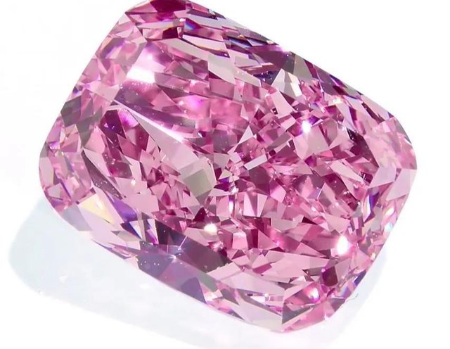 钻石|史上最大的艳彩紫粉红钻石以1.95亿港币落槌