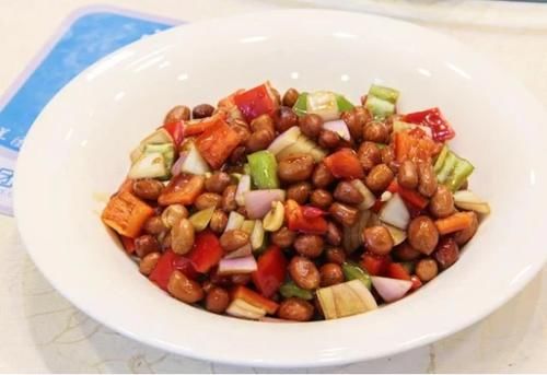 吃花生会伤肝？血脂也会升高？三高人群正确吃花生或许对身体有益