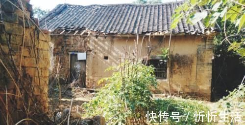 宅基地|户口在农村房子卖了,现在准备拆迁,请问这种情况有拆迁补偿吗