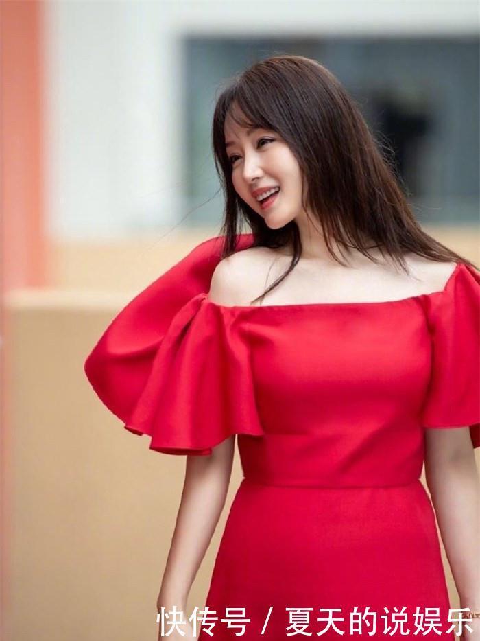 减龄|50岁左右的女人,发型不要留羊毛卷和碎发头,这些更洋气