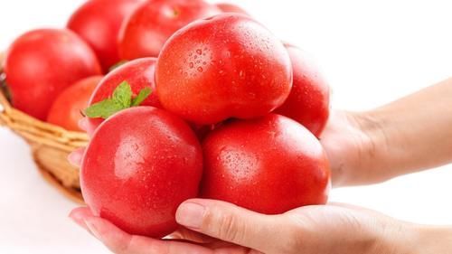 买西红柿时，要不要挑带花托的？傻傻买错不新鲜，白花冤枉钱