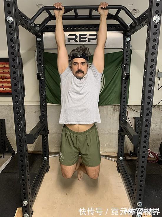 引体向上|单杠悬垂2分钟就属于高手级别,每天坚持训练,快速提升双手握力