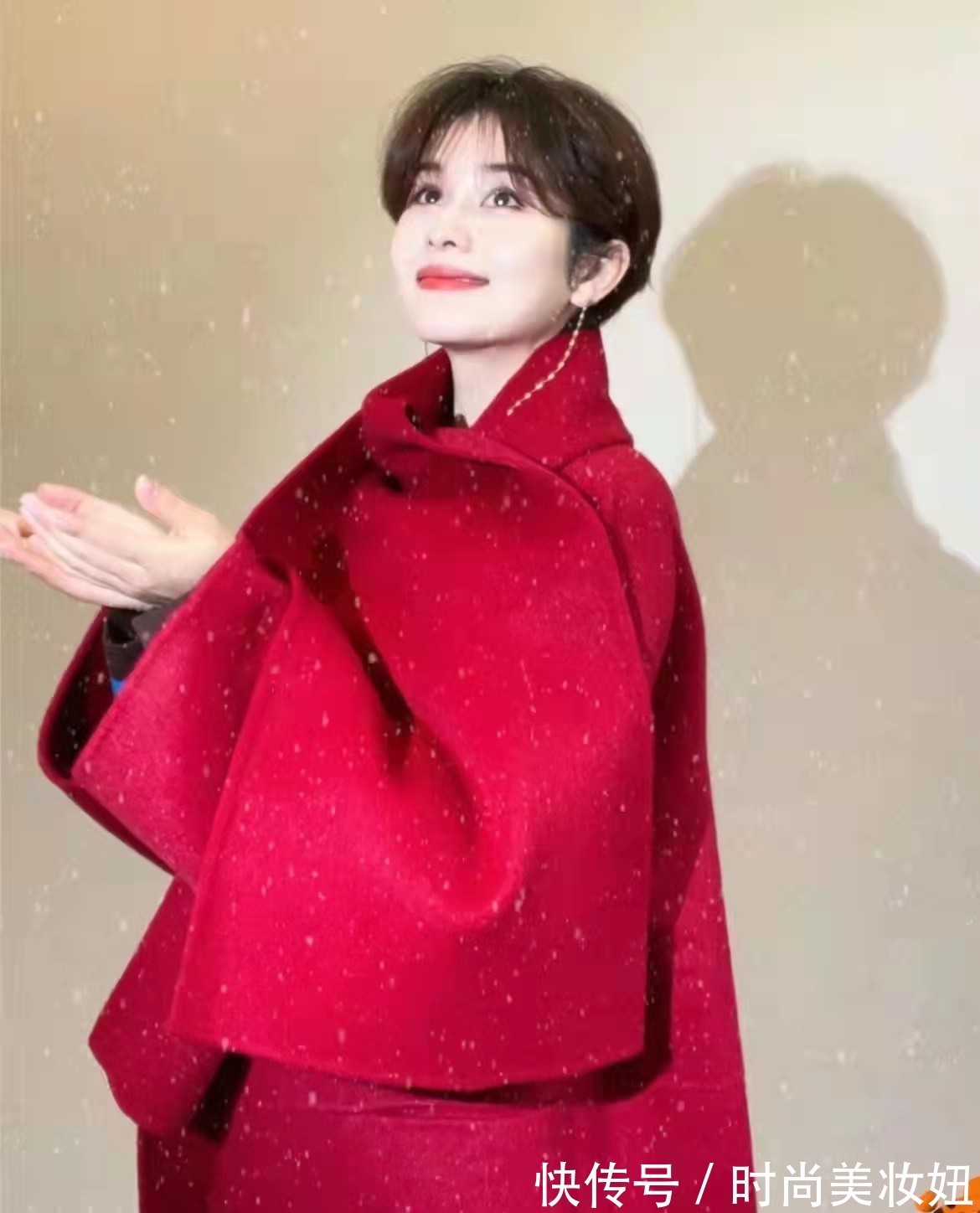 选用 新年的“开运穿搭”,红蓝搭配太绝了,不仅显气质还很洋气