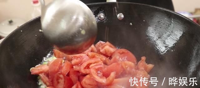 “西红柿炒鸡蛋”很多人第一步就错了,难怪不好吃,看大厨咋做的