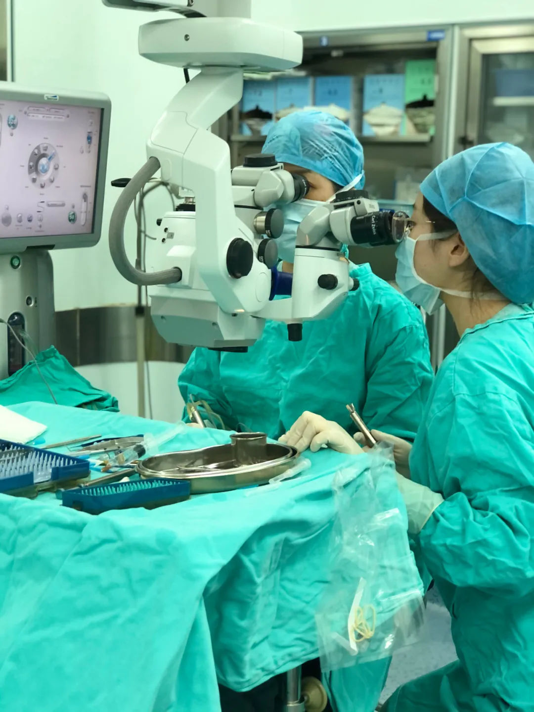 主任医师|15岁男生拿可乐当水喝，得了白内障，右眼几乎完全失明！医生这样提醒