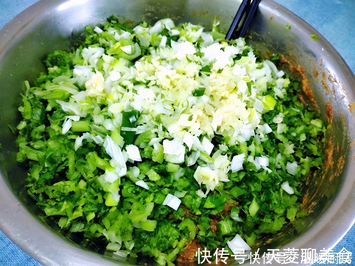 猪肉馅儿|芹菜猪肉馅儿这样调,放一夜都不出水,包饺子烙馅饼,老香了