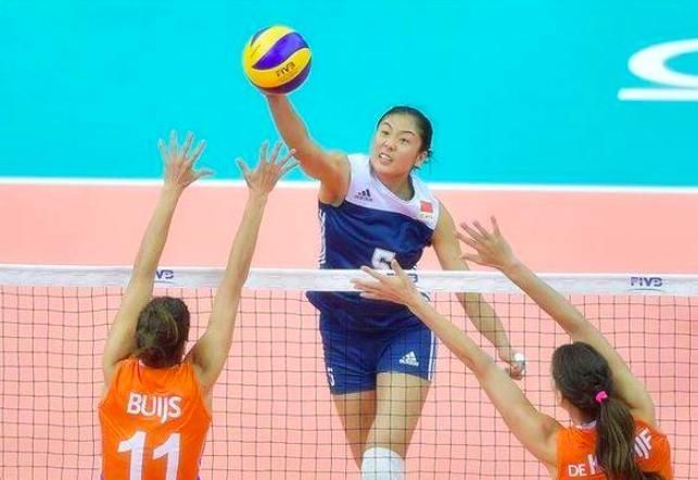 副攻|破案了,中国女排1米94巨人3场打0分钟,郎平弃用她真实原因曝光