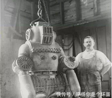 潜水服|一组罕见老照片,图2引无数男人回头,最后一张看了让人震撼!