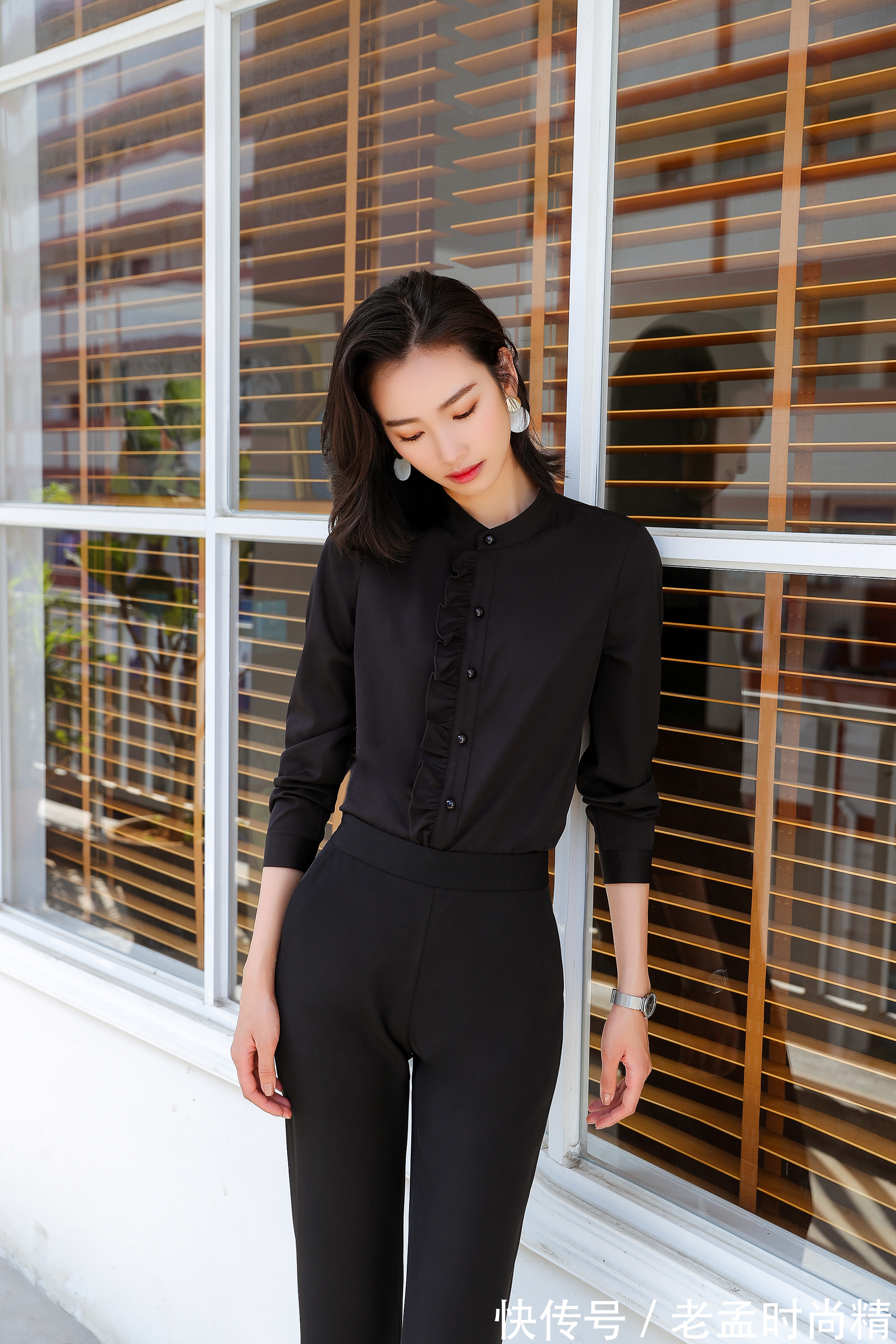 职业套装 黑色衬衫职业套装非常推荐