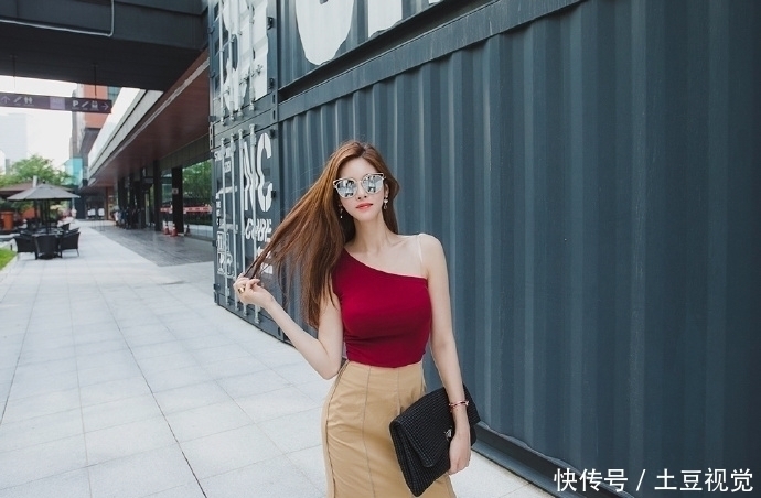 c街拍：优雅美丽动人的美女，走心搭配让宅男们打call！！
