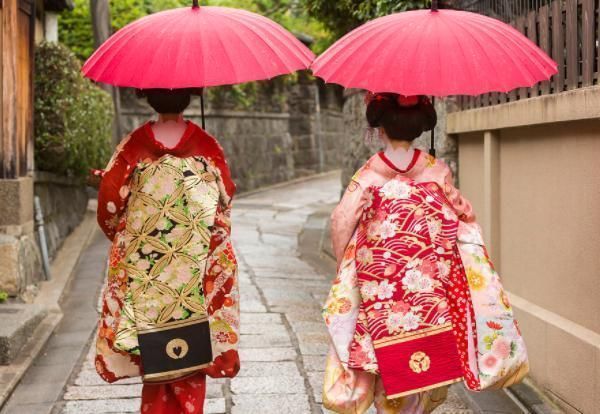 和服|去日本旅游住宿，遇到穿和服的女生来敲门不要开，男性游客要小心