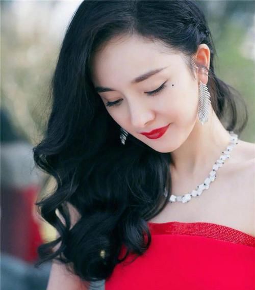 30岁女性不想被人叫阿姨，少留直发！换上这四种冻龄卷，精致洋气