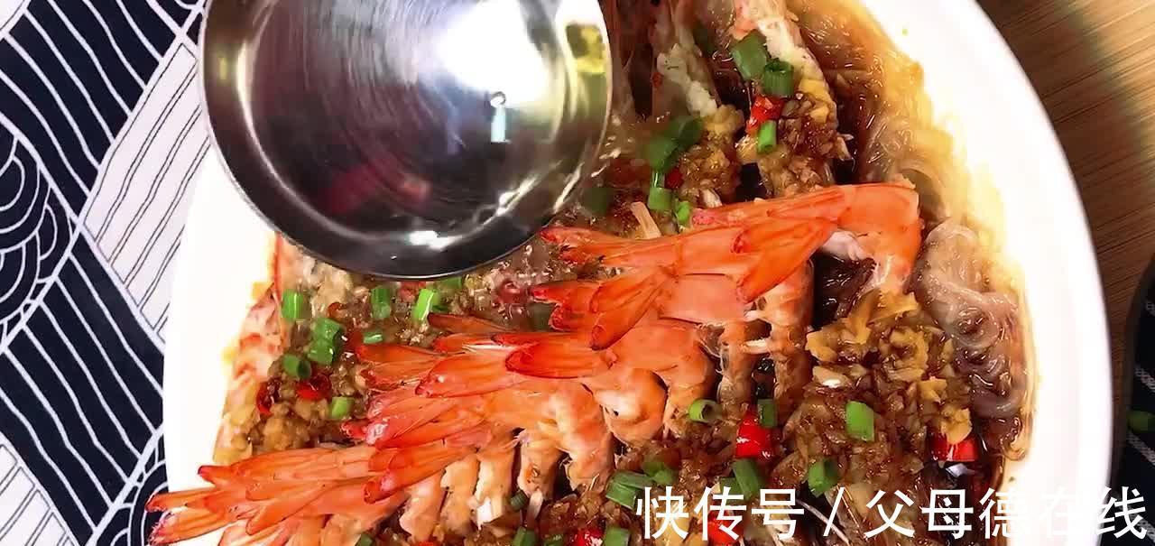 蒜蓉粉丝开背虾，粉丝滑嫩入味蒜香扑鼻，疫情过后记得做给家人吃