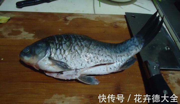 炖鱼汤腥味重?做好“三点”,鱼汤香喷喷,再也不担心有腥味