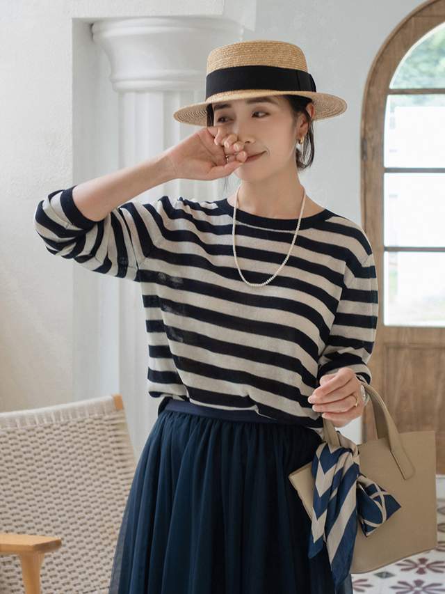 穿搭|35岁的女人怎么穿才优雅?条纹针织衫配A字网纱半身裙,高级洋气