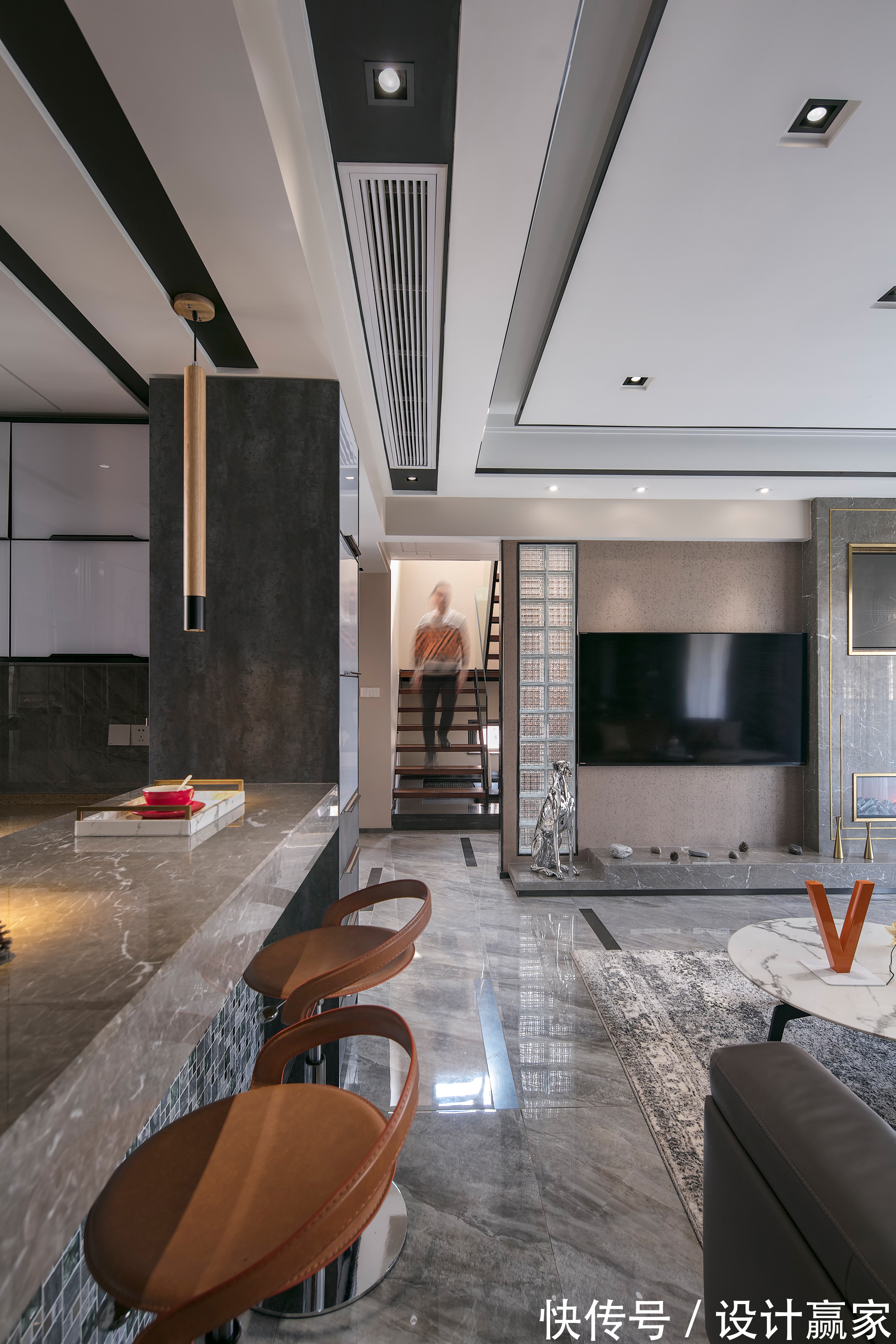 原木色|240㎡花园洋房,88万打造的精英人士家,满是低调的奢华