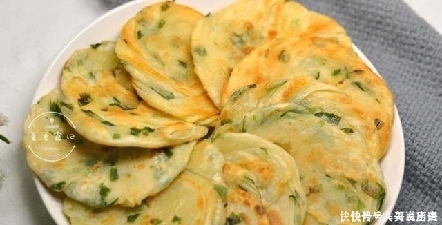饺子皮这做法火了,百吃不厌,3天不做就馋得慌,我家一周吃5次