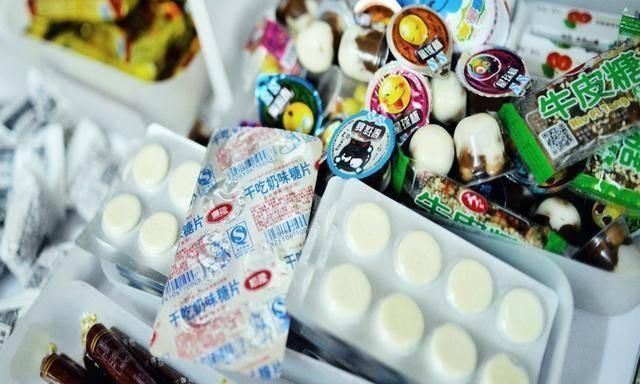 从小被“禁止”吃零食的孩子,长大会变成什么样很多父母后悔了