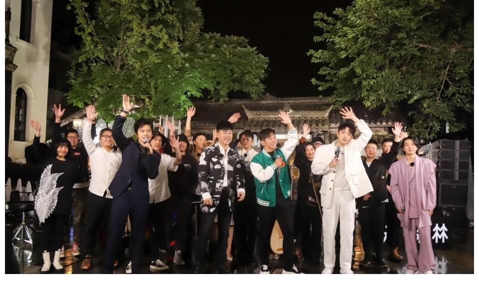 東方衛視全新音樂綜藝《一路唱響》今晚開播，在路上尋找寶藏音樂