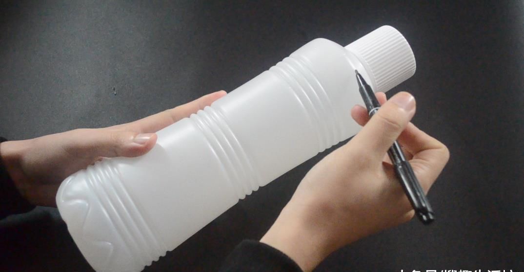 塑料瓶|大号塑料瓶别再扔掉了, 改造一下, 放在厨房里有大用处, 太实用了