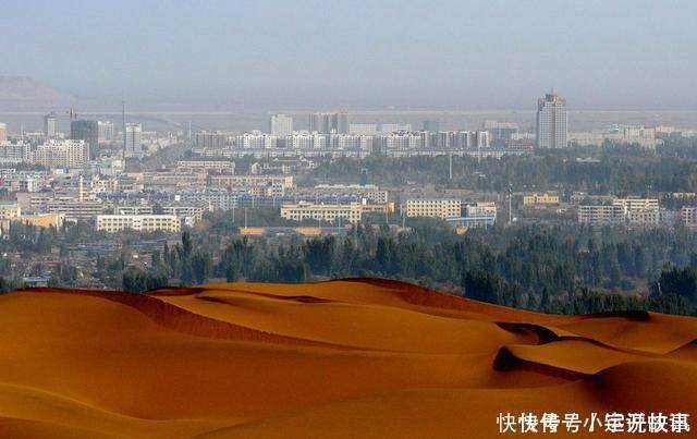 全球唯一一个“奇葩”沙漠在中国,沙子进不去,绿洲也进不去