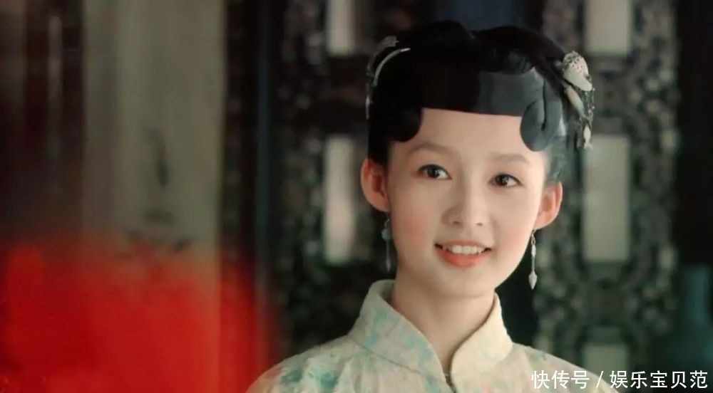 双眼皮、一字眉已经过时了,现在的美女标准是这样……